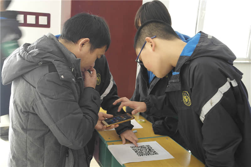 加強家校交流 打造一流名校 共迎燦爛明天