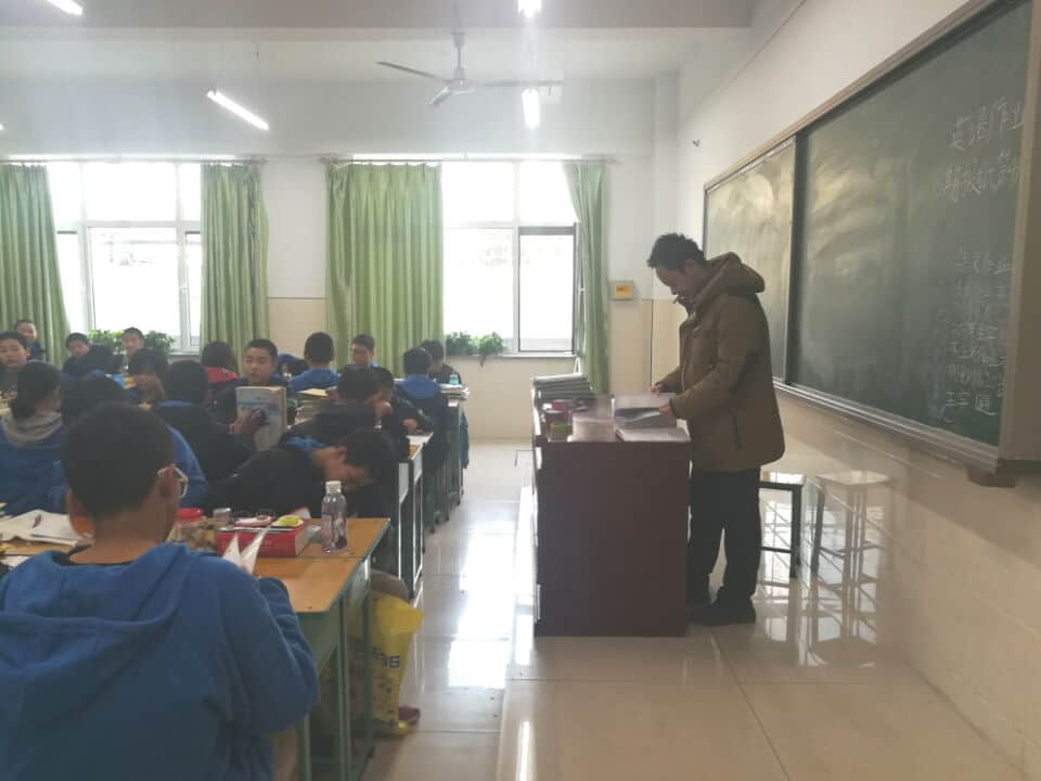 私立一中初中部“推門聽課”助推高效課堂