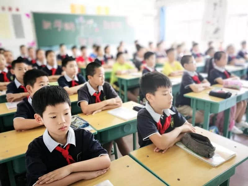 跨千帆浪，擊萬里長空