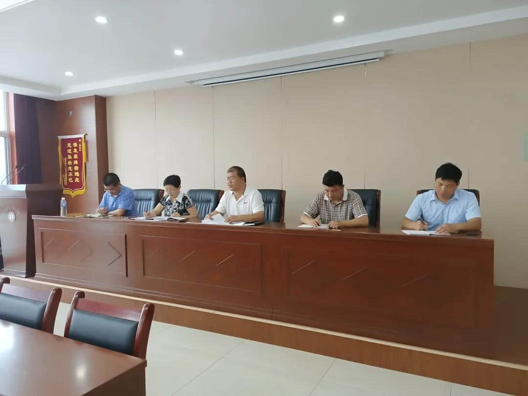 新學(xué)期 齊努力 攀高峰 ——中學(xué)部組織全體教師召開新學(xué)期動員大會
