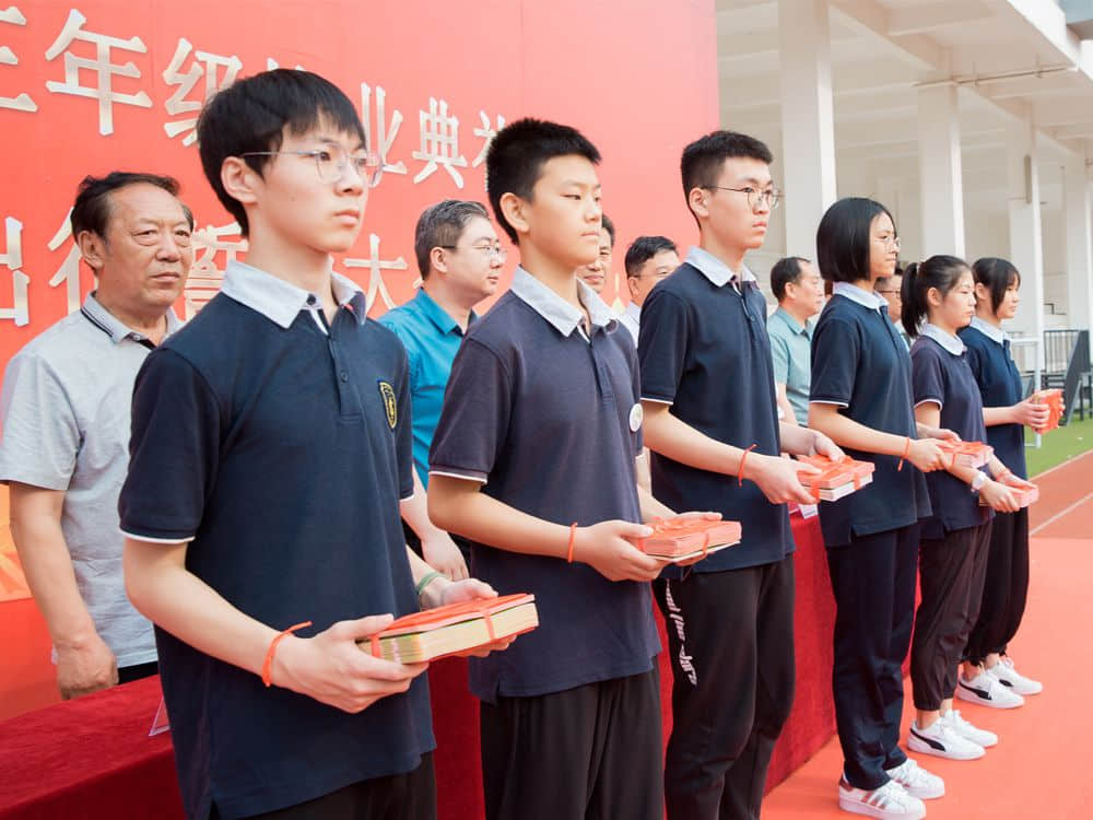 青春不散場  中考我擔(dān)當(dāng)—2021屆初三年級畢業(yè)典禮暨中考出征誓師大會