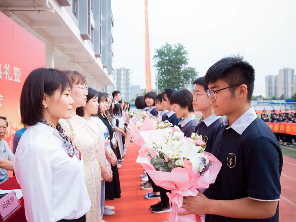 青春不散場  中考我擔(dān)當(dāng)—2021屆初三年級畢業(yè)典禮暨中考出征誓師大會
