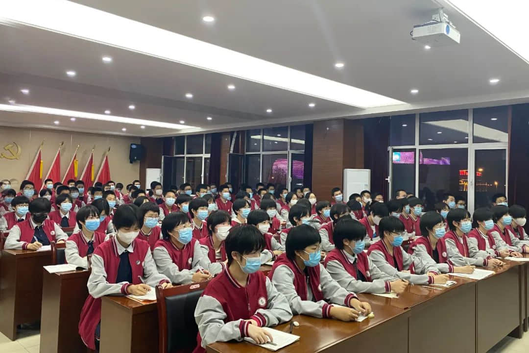 精準(zhǔn)分析尋突破 篤行不倦再攀峰丨私立一中初三年級(jí)質(zhì)檢成績分析會(huì)