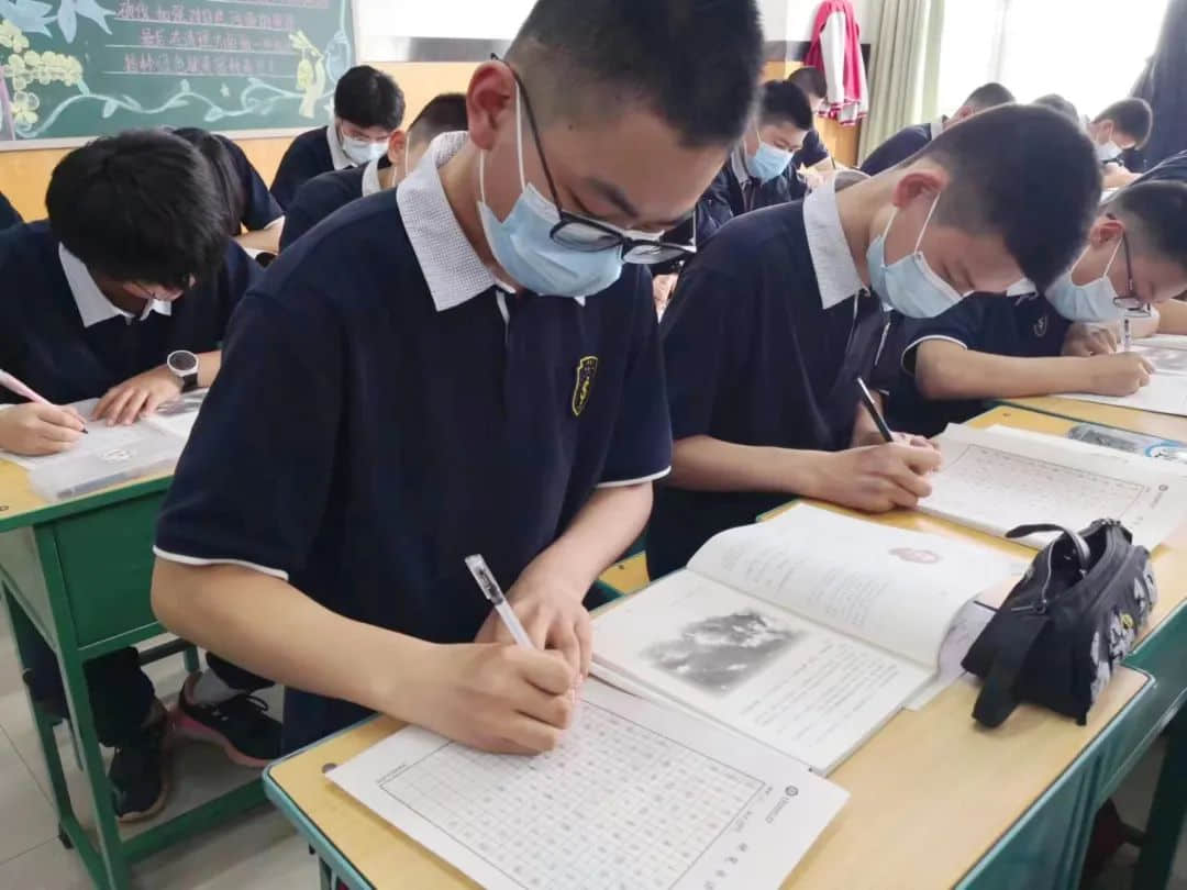 筆尖生花 墨韻飄香丨私立一中初二年級(jí)學(xué)生書法比賽活動(dòng)