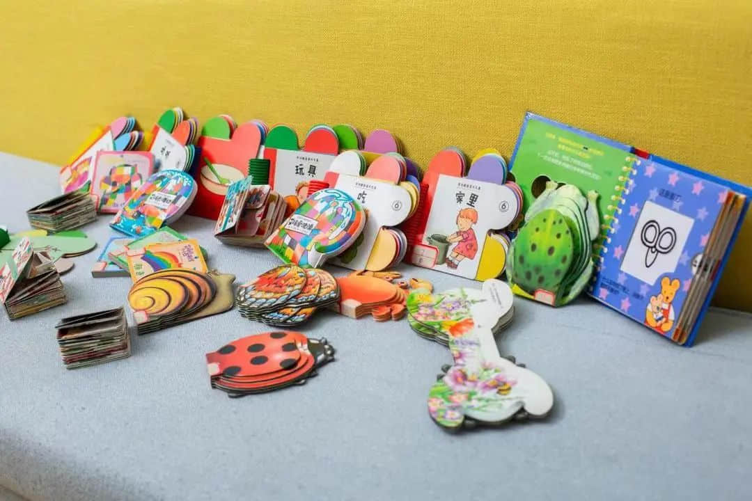親子共閱讀，書香潤童心——私立一中幼兒園親子閱讀月活動免費暢讀千冊繪本，讓孩子愛“尚”閱讀