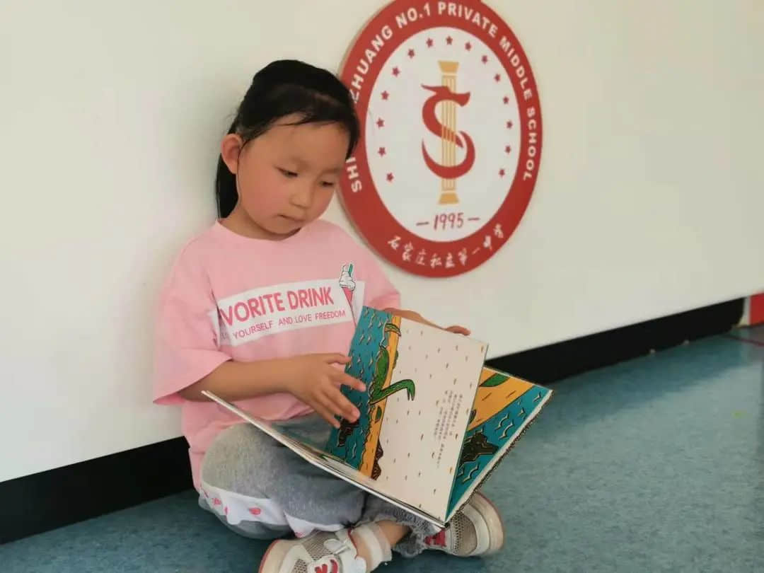 親子共閱讀，書香潤童心——私立一中幼兒園親子閱讀月活動免費暢讀千冊繪本，讓孩子愛“尚”閱讀