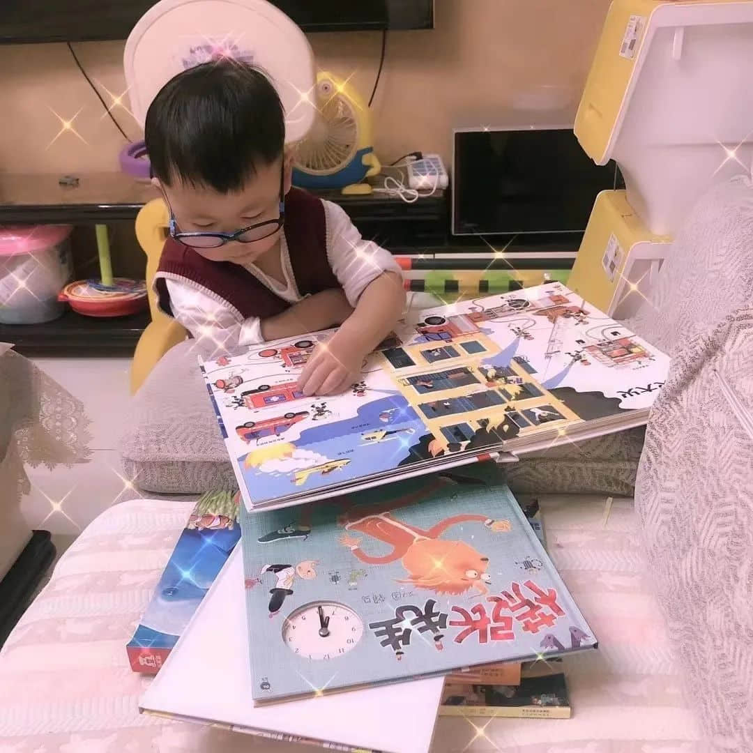 親子共閱讀，書香潤童心——私立一中幼兒園親子閱讀月活動免費暢讀千冊繪本，讓孩子愛“尚”閱讀