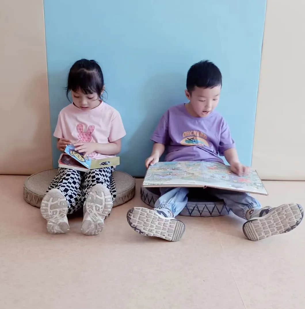 親子共閱讀，書香潤童心——私立一中幼兒園親子閱讀月活動免費暢讀千冊繪本，讓孩子愛“尚”閱讀