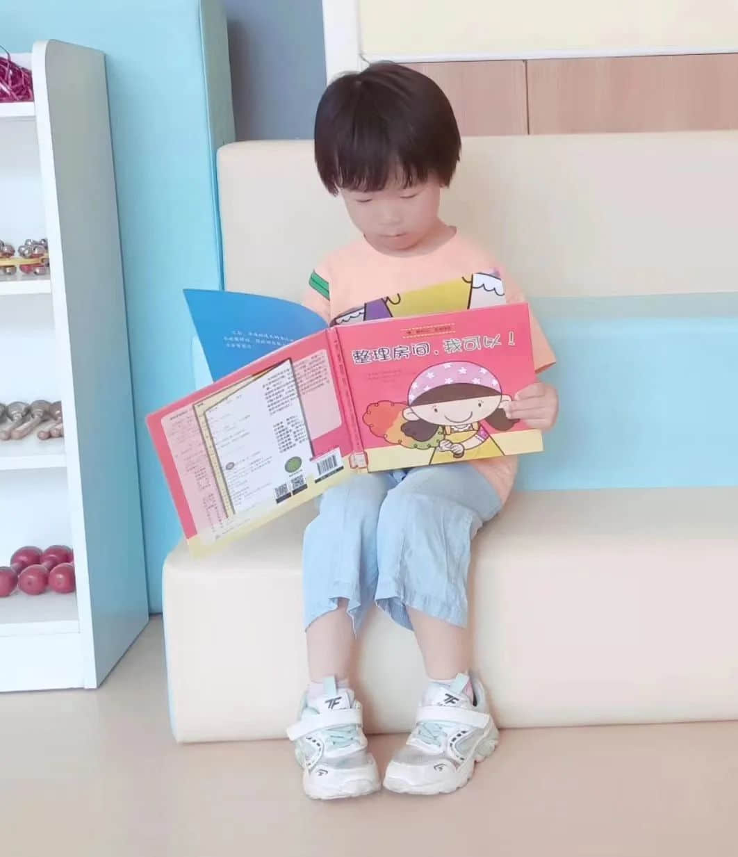 親子共閱讀，書香潤童心——私立一中幼兒園親子閱讀月活動免費暢讀千冊繪本，讓孩子愛“尚”閱讀