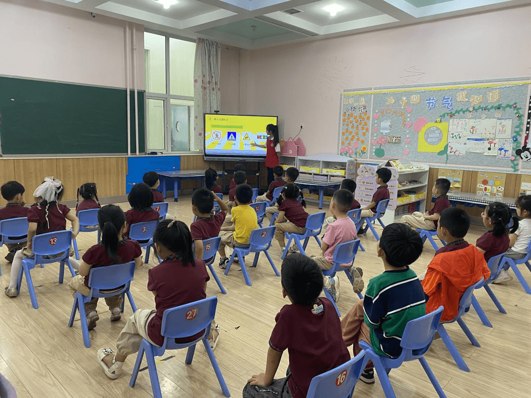 交通“小”常識(shí)，安全“大”教育--私立一中附屬幼兒園交通安全主題教育活動(dòng)