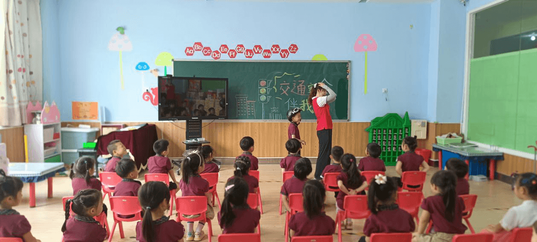 交通“小”常識(shí)，安全“大”教育--私立一中附屬幼兒園交通安全主題教育活動(dòng)
