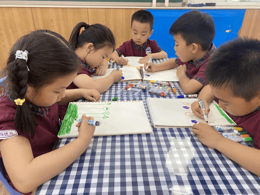 交通“小”常識(shí)，安全“大”教育--私立一中附屬幼兒園交通安全主題教育活動(dòng)