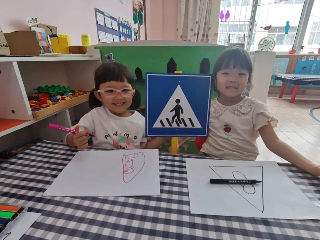 交通“小”常識(shí)，安全“大”教育--私立一中附屬幼兒園交通安全主題教育活動(dòng)