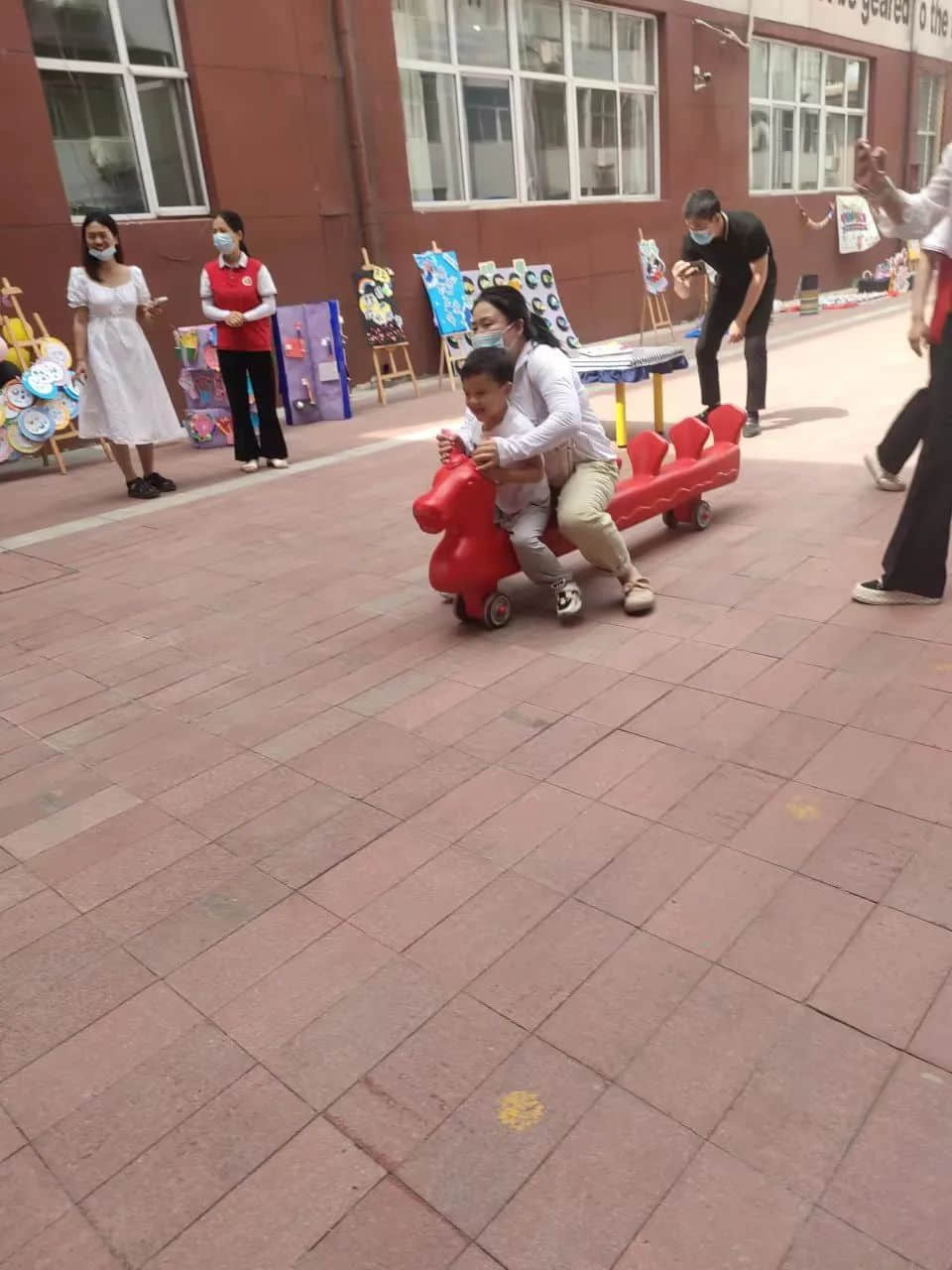 夏日甜甜 遇見(jiàn)可愛(ài)的你--私立一中附屬幼兒園新生親子開(kāi)放日