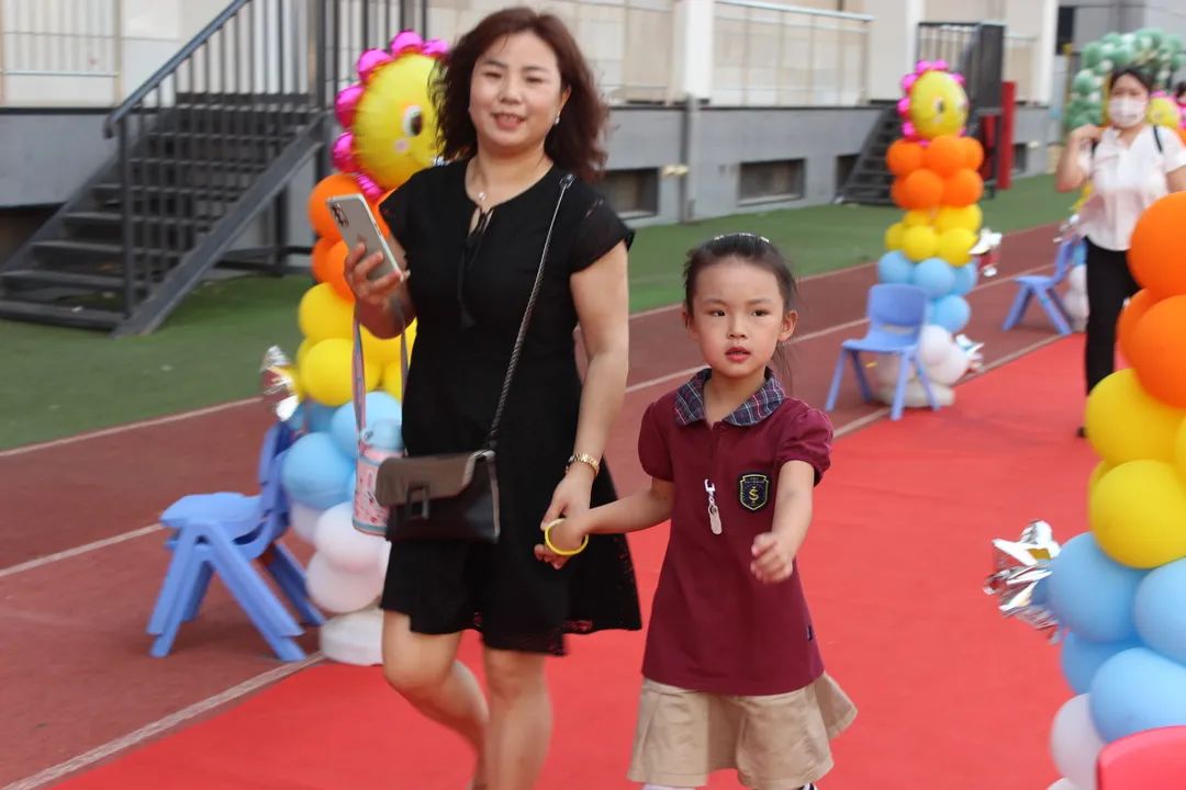 【畢業(yè)季】惜別 感恩 起航 一路成長(zhǎng)—私立一中附屬幼兒園大班畢業(yè)盛典