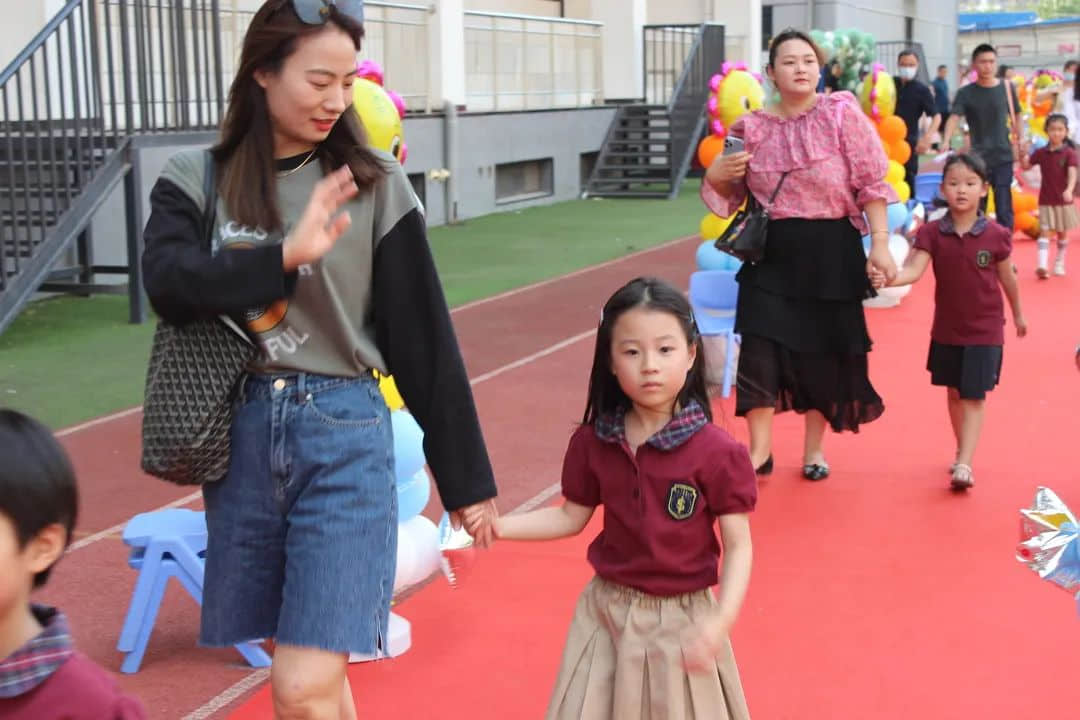 【畢業(yè)季】惜別 感恩 起航 一路成長(zhǎng)—私立一中附屬幼兒園大班畢業(yè)盛典