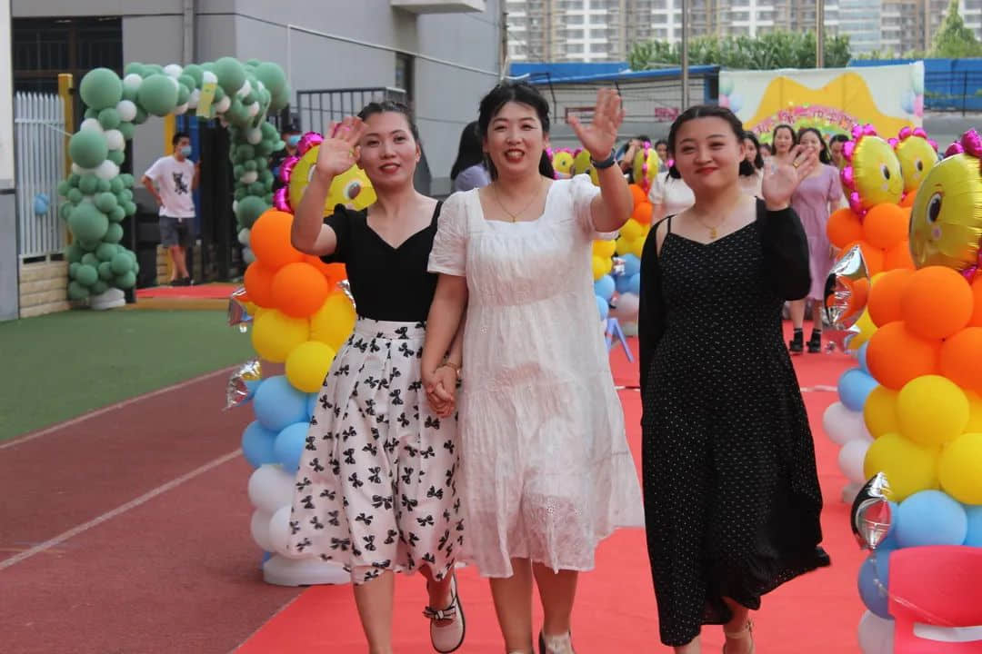 【畢業(yè)季】惜別 感恩 起航 一路成長(zhǎng)—私立一中附屬幼兒園大班畢業(yè)盛典