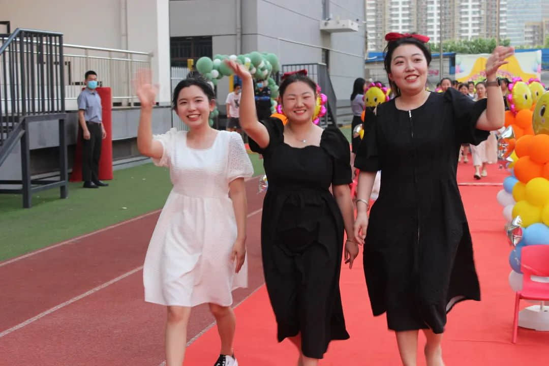 【畢業(yè)季】惜別 感恩 起航 一路成長(zhǎng)—私立一中附屬幼兒園大班畢業(yè)盛典