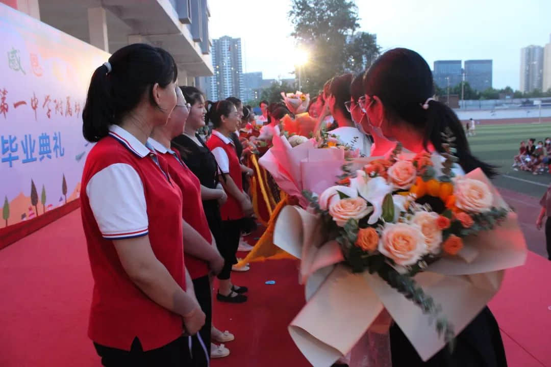 【畢業(yè)季】惜別 感恩 起航 一路成長(zhǎng)—私立一中附屬幼兒園大班畢業(yè)盛典