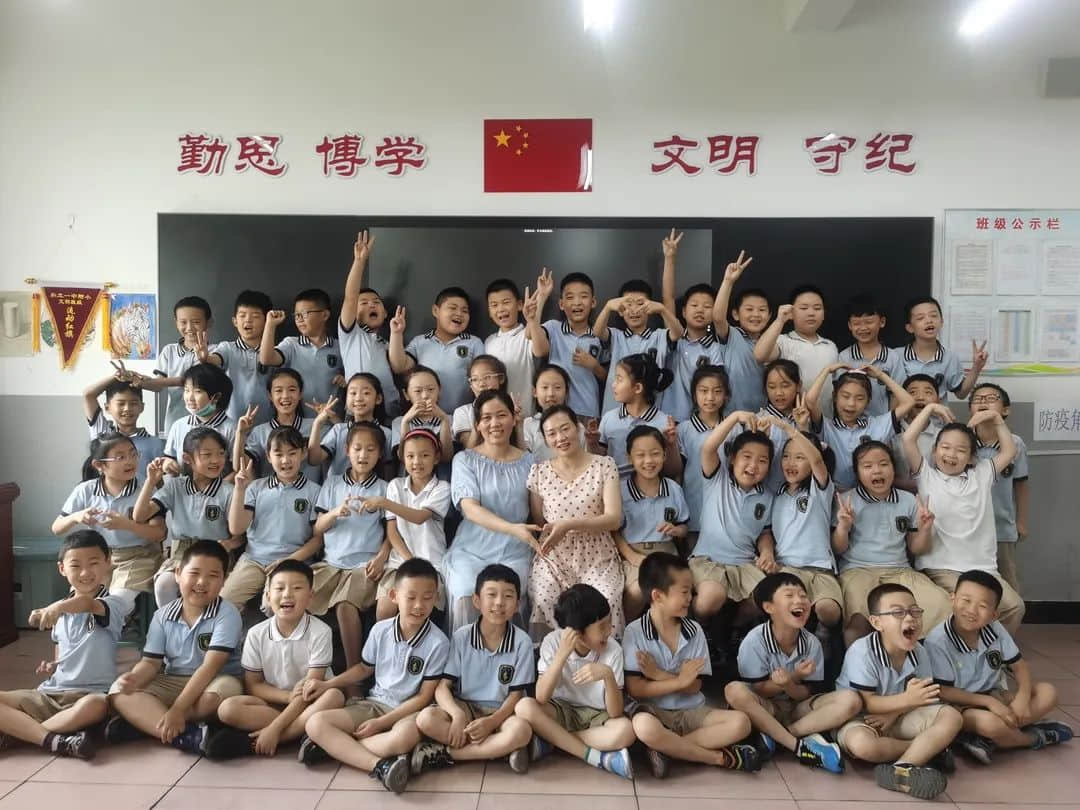 【結(jié)業(yè)典禮】凝心聚力結(jié)碩果，展翅翱翔向未來——私立一中附屬小學(xué)2021-2022年度第二學(xué)期結(jié)業(yè)典禮