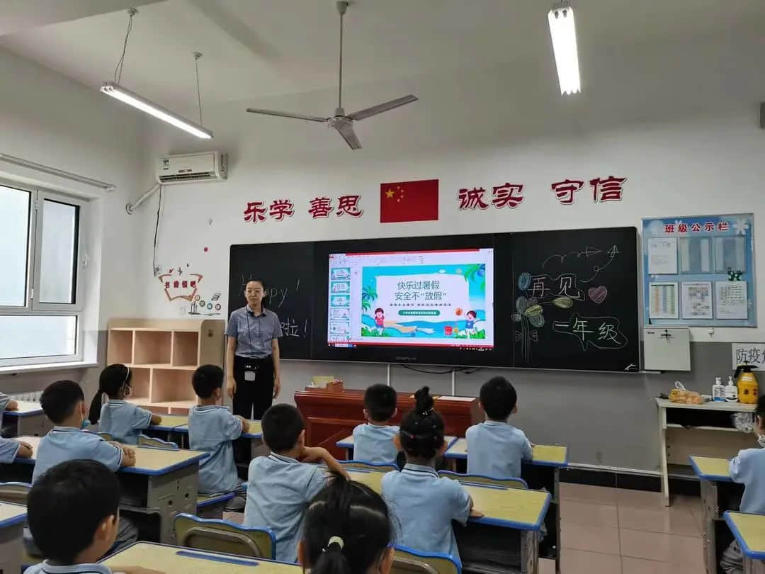 【結(jié)業(yè)典禮】凝心聚力結(jié)碩果，展翅翱翔向未來——私立一中附屬小學(xué)2021-2022年度第二學(xué)期結(jié)業(yè)典禮