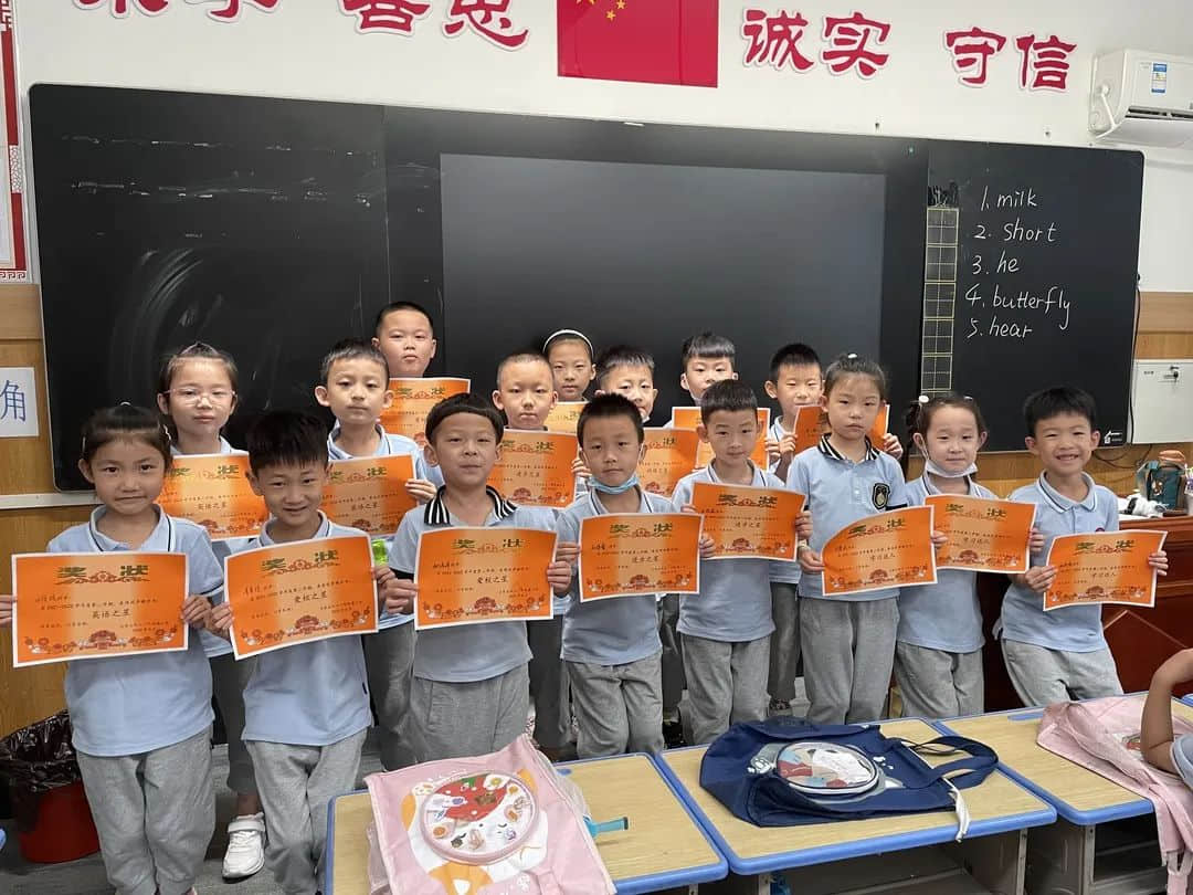【結(jié)業(yè)典禮】凝心聚力結(jié)碩果，展翅翱翔向未來——私立一中附屬小學(xué)2021-2022年度第二學(xué)期結(jié)業(yè)典禮