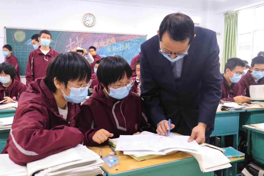 同心聚力 “疫”心一意丨石家莊私立第一中學(xué)高二年級(jí)筑牢“愛的防線”