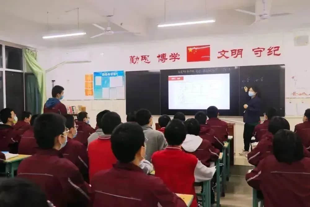 同心聚力 “疫”心一意丨石家莊私立第一中學(xué)高二年級(jí)筑牢“愛的防線”