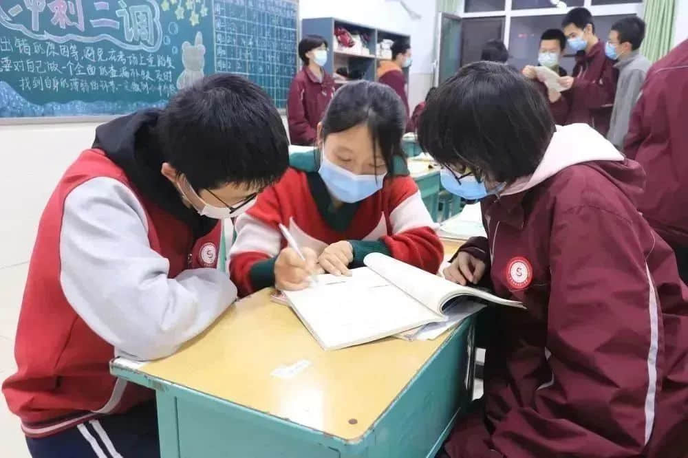 同心聚力 “疫”心一意丨石家莊私立第一中學(xué)高二年級(jí)筑牢“愛的防線”