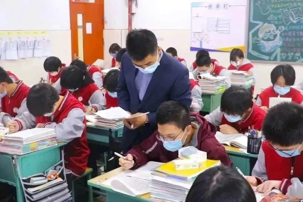 同心聚力 “疫”心一意丨石家莊私立第一中學(xué)高二年級(jí)筑牢“愛的防線”