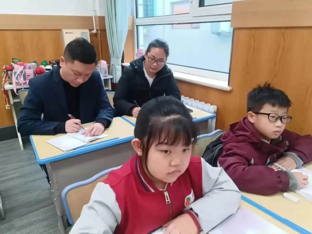 【立小?開學(xué)季】推門聽課常態(tài)化 教研把脈提質(zhì)量｜石家莊私立一中附屬小學(xué)新學(xué)期推門聽課活動