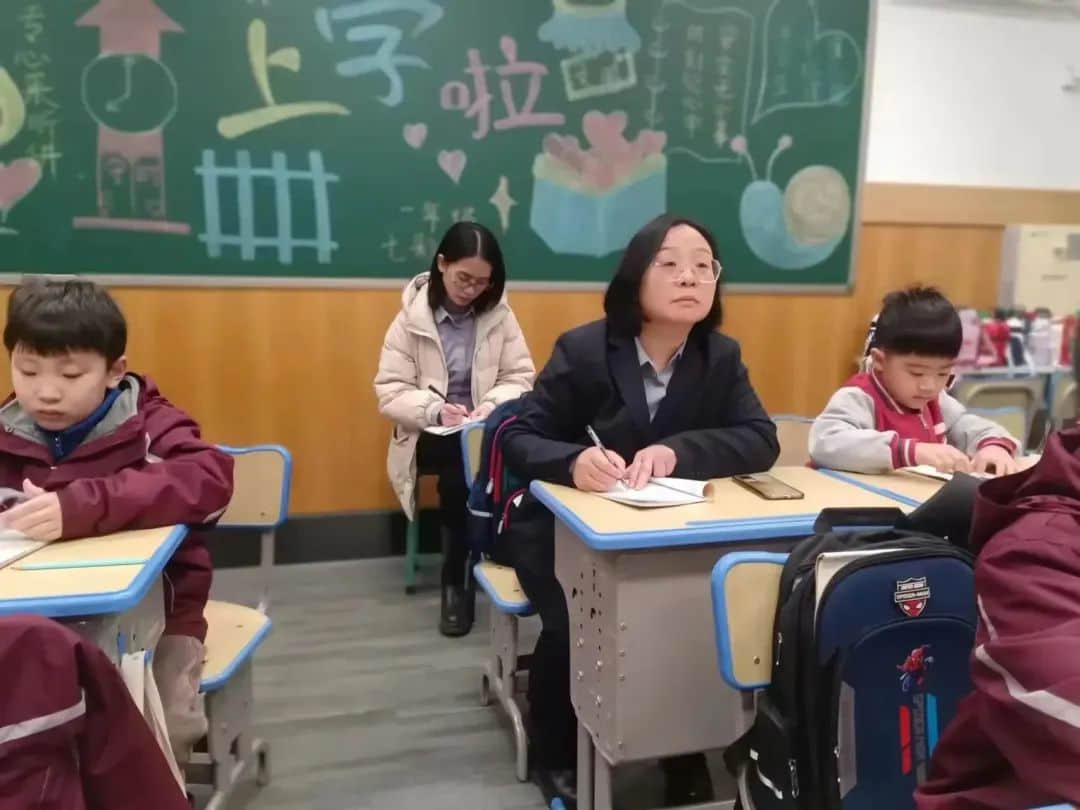 【立小?開學(xué)季】推門聽課常態(tài)化 教研把脈提質(zhì)量｜石家莊私立一中附屬小學(xué)新學(xué)期推門聽課活動