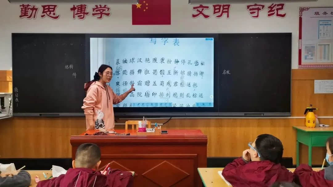 【立小?開學(xué)季】推門聽課常態(tài)化 教研把脈提質(zhì)量｜石家莊私立一中附屬小學(xué)新學(xué)期推門聽課活動