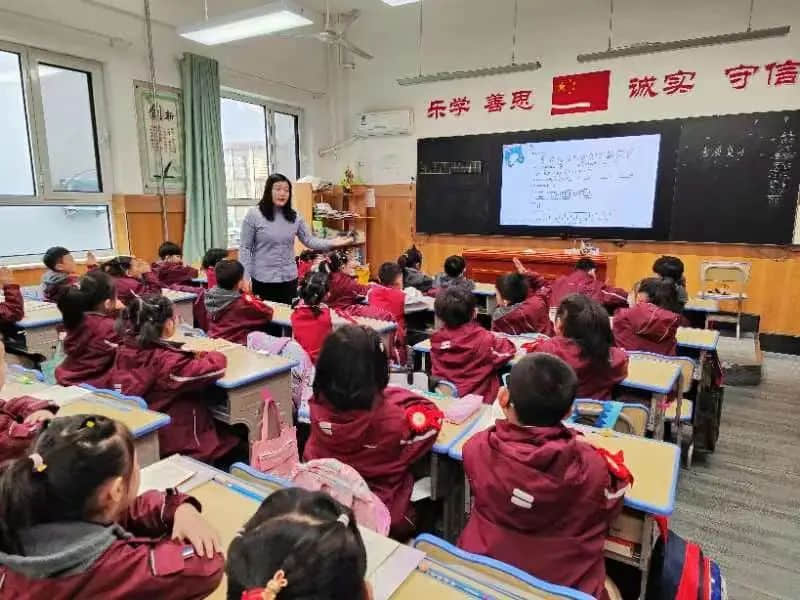【立小?開學(xué)季】推門聽課常態(tài)化 教研把脈提質(zhì)量｜石家莊私立一中附屬小學(xué)新學(xué)期推門聽課活動