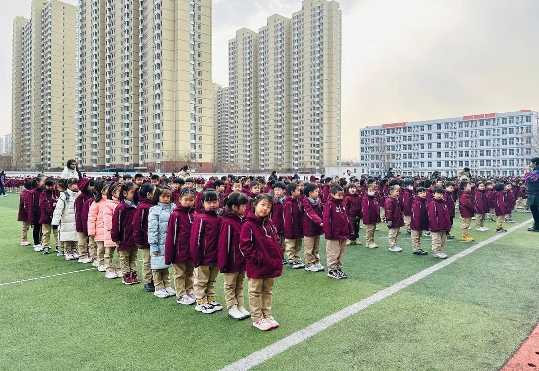 【預(yù)娃?運(yùn)動篇】預(yù)娃笑靨喚春風(fēng)，健康活力齊運(yùn)動——石家莊私立一中附小預(yù)科部｜運(yùn)動我快樂