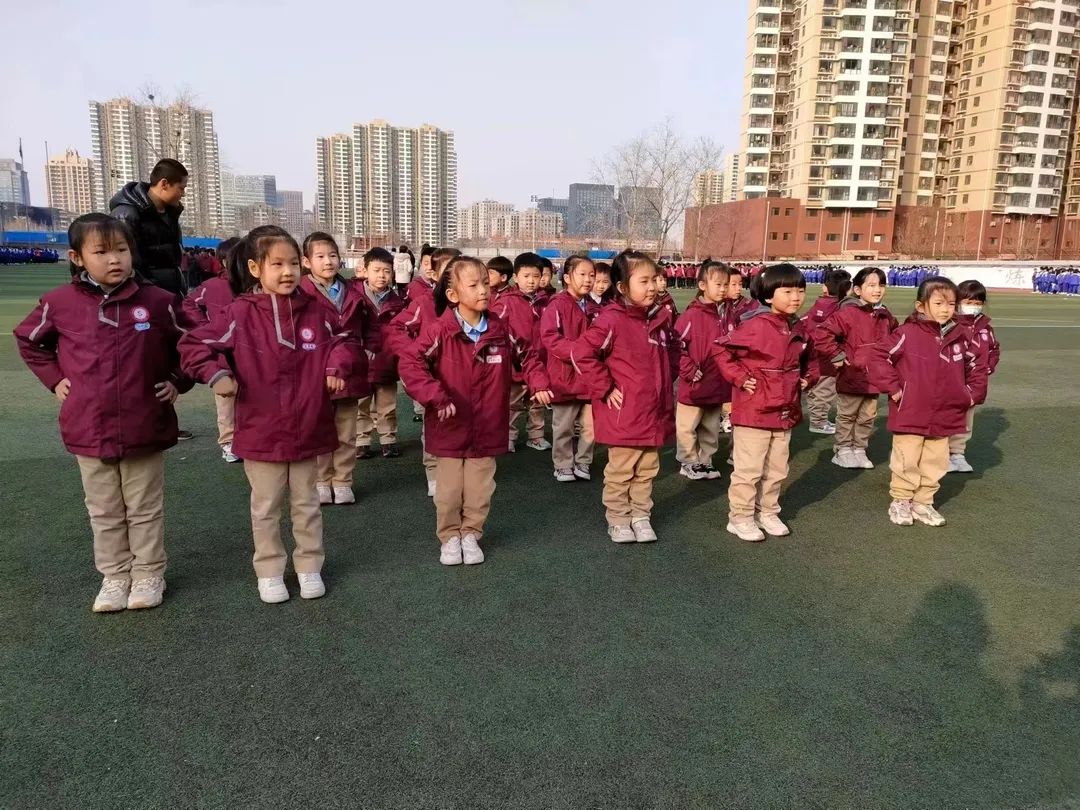 【預(yù)娃?運(yùn)動篇】預(yù)娃笑靨喚春風(fēng)，健康活力齊運(yùn)動——石家莊私立一中附小預(yù)科部｜運(yùn)動我快樂