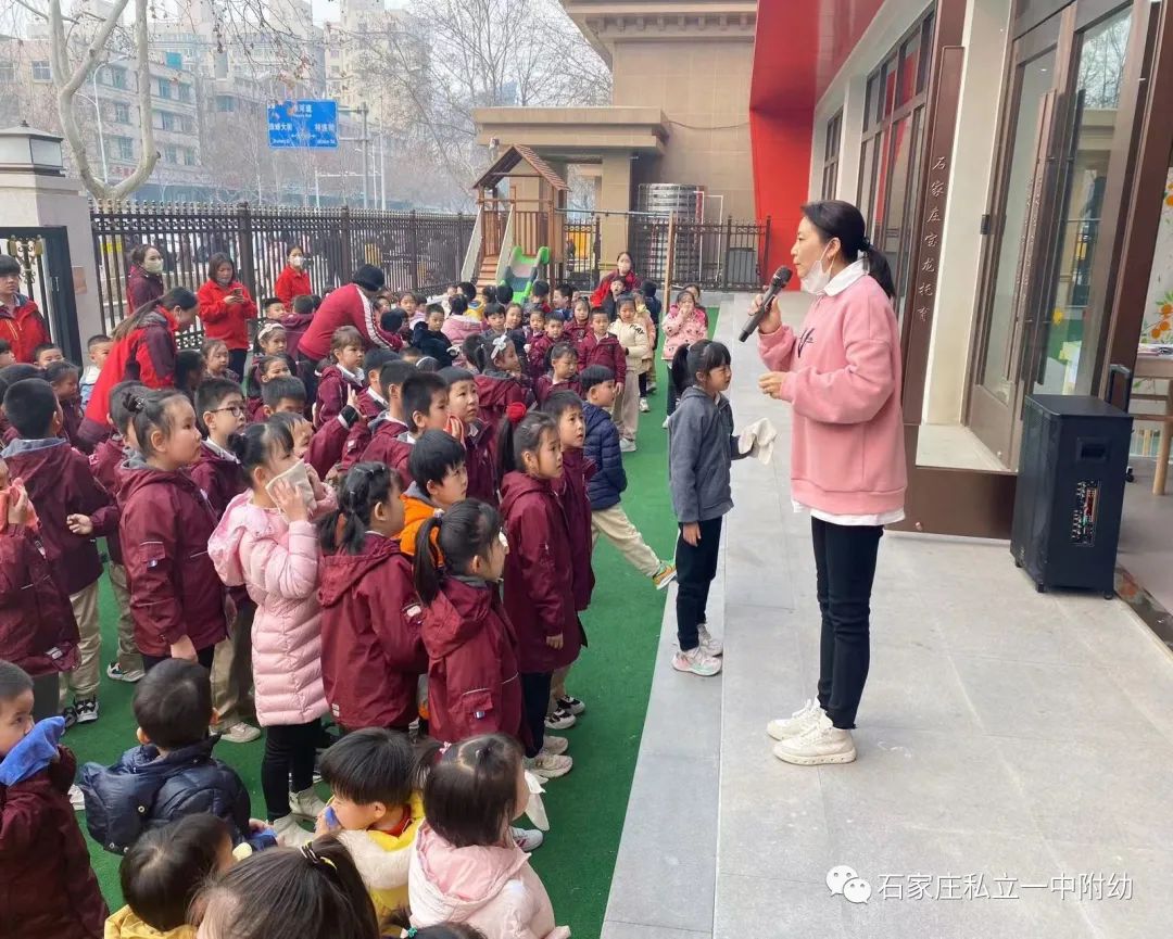 【幼之育】“消防安全 我們?cè)谛袆?dòng)”——私立一中幼兒園消防逃生演練活動(dòng)
