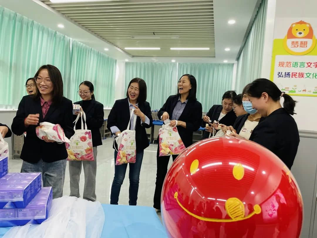 【預?愛有約女神節(jié)】感恩“預”見 最美綻放——石家莊私立一中附小預科部女神節(jié)活動