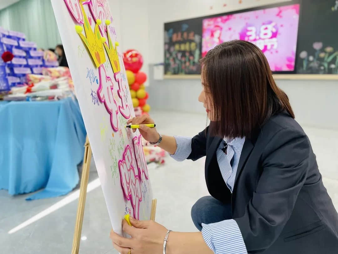 【預?愛有約女神節(jié)】感恩“預”見 最美綻放——石家莊私立一中附小預科部女神節(jié)活動