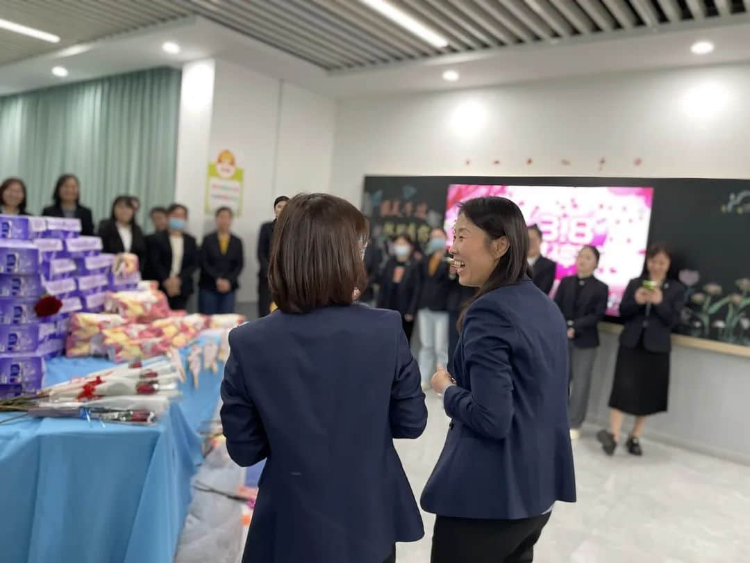 【預?愛有約女神節(jié)】感恩“預”見 最美綻放——石家莊私立一中附小預科部女神節(jié)活動