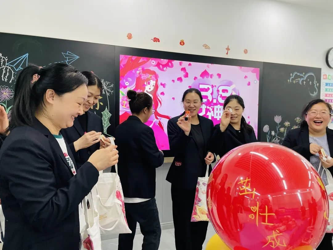 【預?愛有約女神節(jié)】感恩“預”見 最美綻放——石家莊私立一中附小預科部女神節(jié)活動