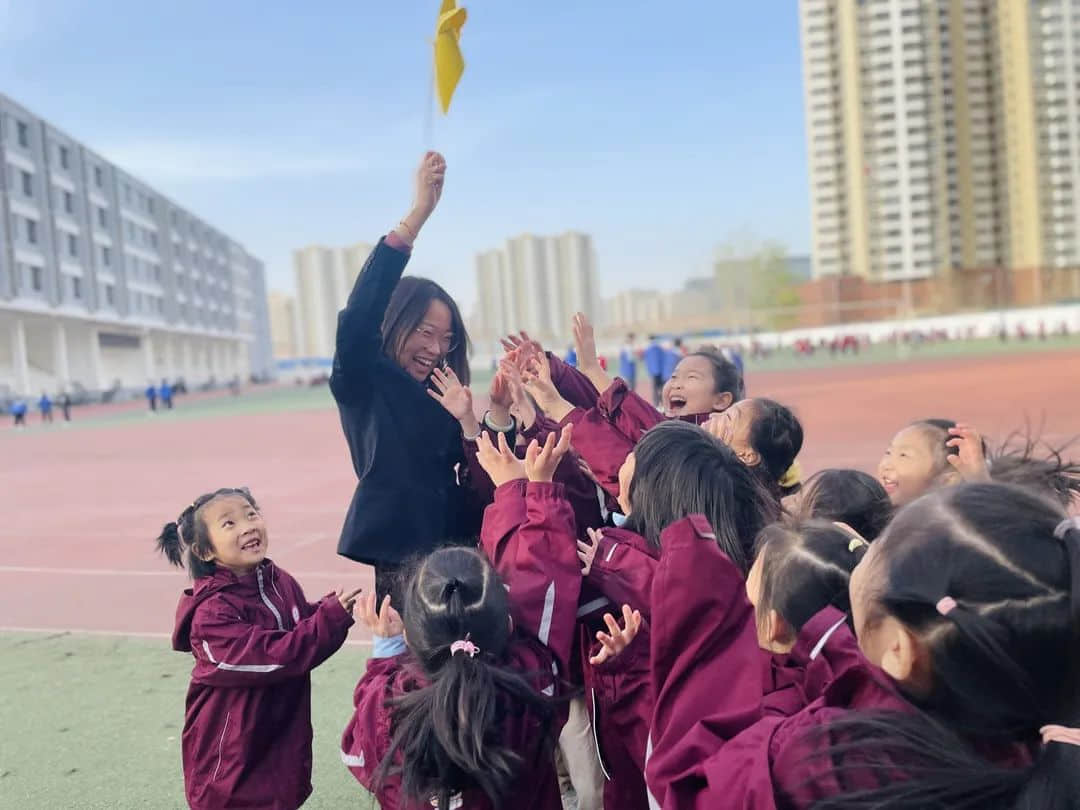 【預(yù)之春】燕鳥(niǎo)銜春來(lái)，百卉爭(zhēng)春光——石家莊私立一中附小預(yù)科部|“預(yù)”見(jiàn)春之美
