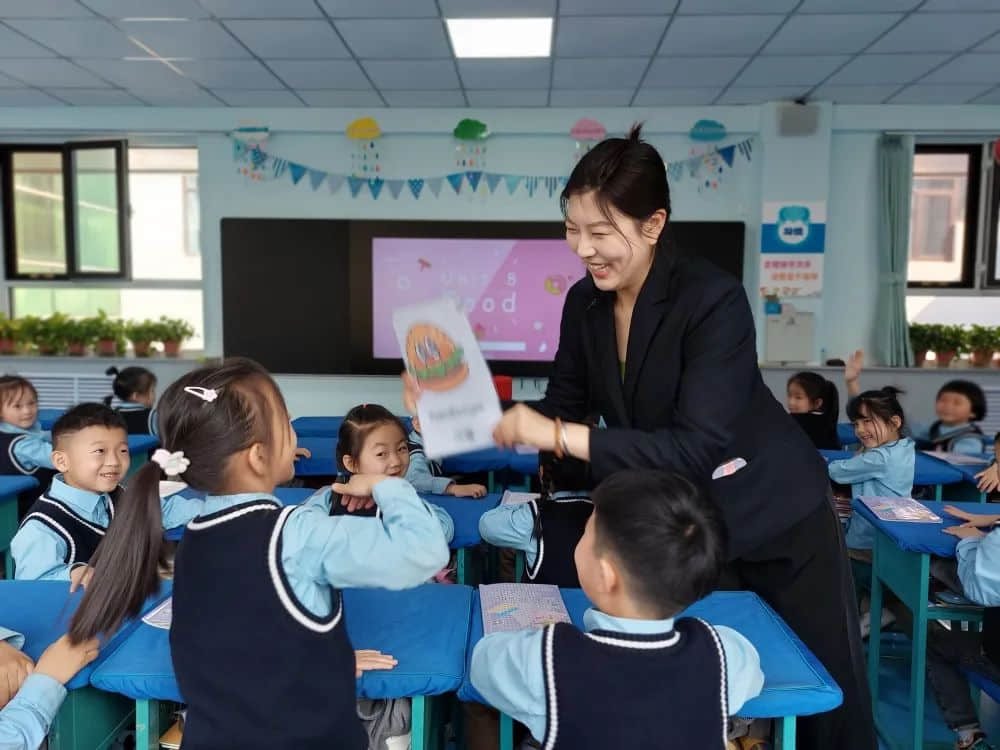 【預(yù)之師 part 3.】Light up  the future  with now——石家莊私立一中附小預(yù)科部英語(yǔ)教師風(fēng)采
