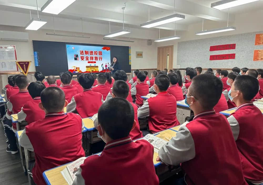法治進校園 安全伴我行丨石家莊私立第一中學舉行普法教育講座