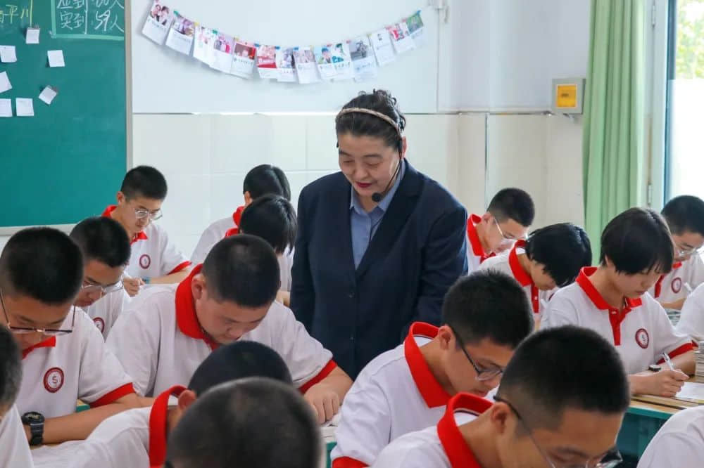 名師工作室丨記我校英語(yǔ)省級(jí)骨干教師--侯亞紅