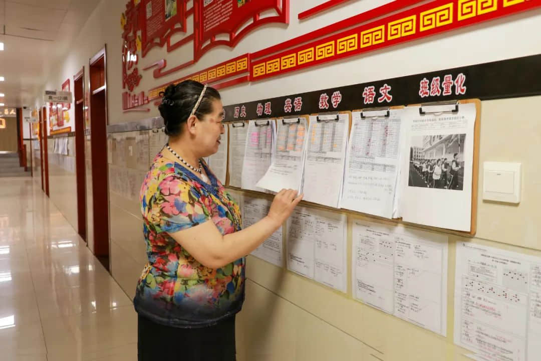名師工作室丨記我校英語(yǔ)省級(jí)骨干教師--侯亞紅
