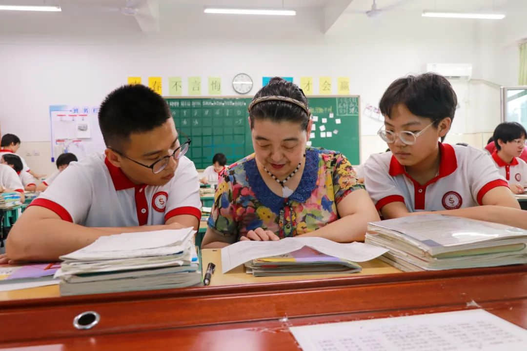名師工作室丨記我校英語(yǔ)省級(jí)骨干教師--侯亞紅