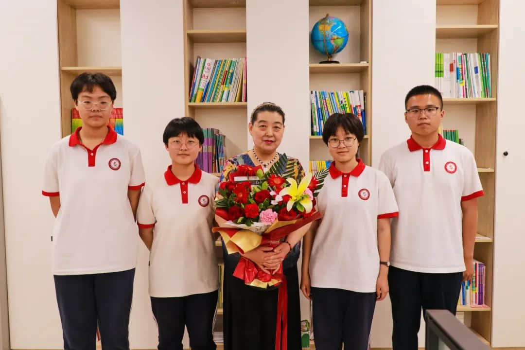 名師工作室丨記我校英語(yǔ)省級(jí)骨干教師--侯亞紅