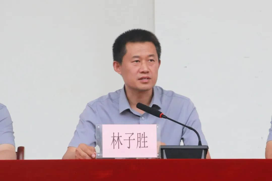戎裝競展凌云志 秣馬揚(yáng)帆啟華章丨2023級新高一隆重舉行軍訓(xùn)匯演