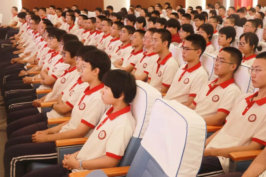 心懷鯤鵬志 不負(fù)青春時丨高三年級高考備考動員大會